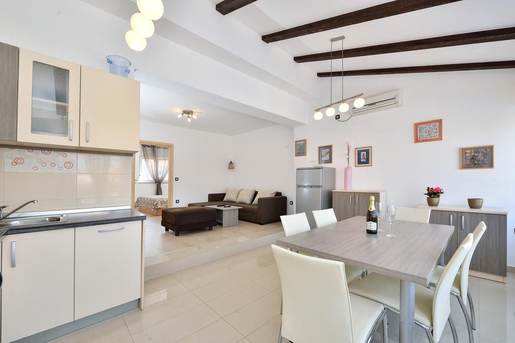 ביבינייה Apartments Nika & Karla מראה חיצוני תמונה