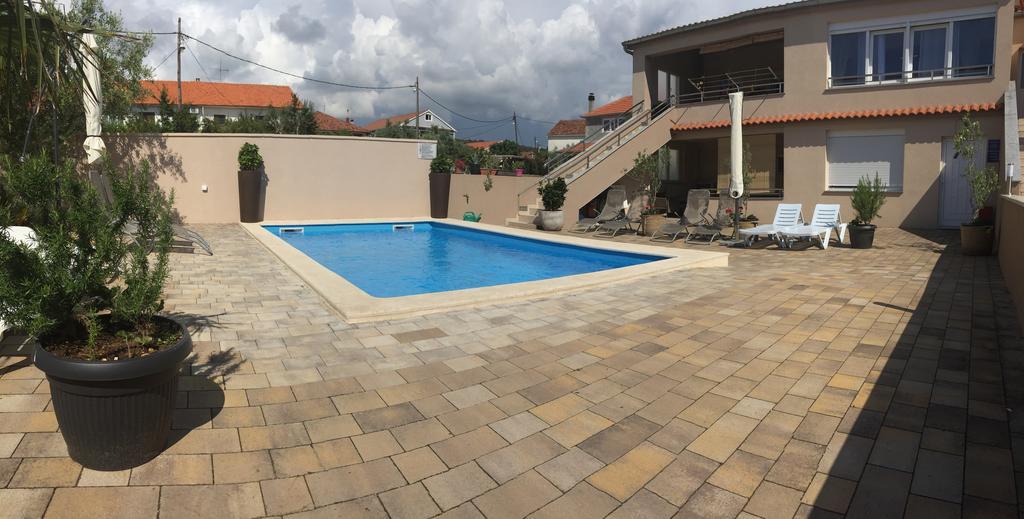 ביבינייה Apartments Nika & Karla מראה חיצוני תמונה
